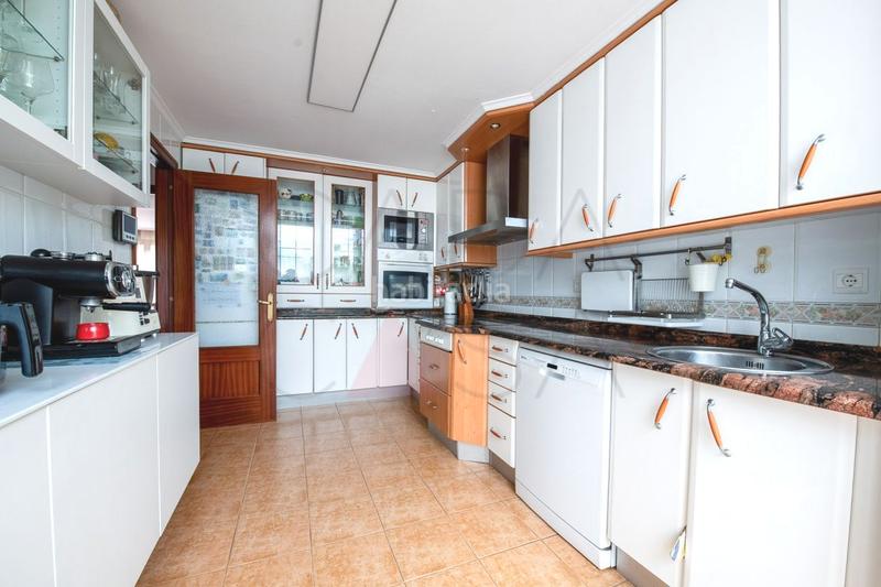 Foto d7c30049-5c38-4640-b3ef-f3540ebf985c. Casa adosada chalet en astillero en Astillero (El)