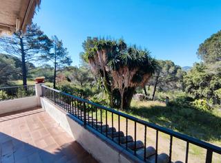 Xalet a Avinguda lloret de dalt 11. Chal estilo rstico, en la urbanizacin condado de jaruco, llor