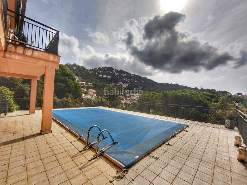 Foto 2a806613-4b57-4eb2-95a4-e30262adf7c1. Xalet amb xemeneia calefacció aparcament piscina a Lloret de Mar
