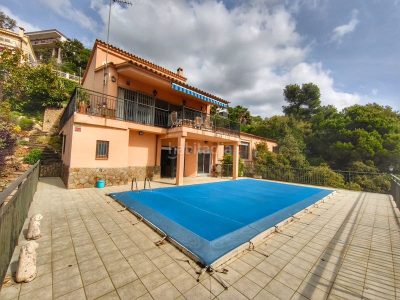 Foto 717bb4bf-3617-4600-b4a4-d8c04b7d429e. Xalet amb xemeneia calefacció aparcament piscina a Lloret de Mar