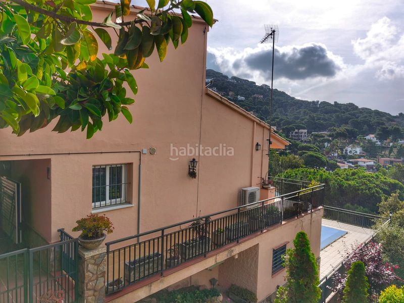 Foto a85139f5-6c36-4e37-9a2e-69c06b380460. Xalet amb xemeneia calefacció aparcament piscina a Lloret de Mar