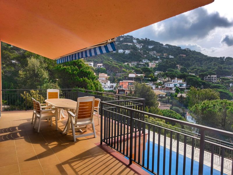 Foto ca3c238e-6858-4182-a720-4013948f88d4. Xalet amb xemeneia calefacció aparcament piscina a Lloret de Mar