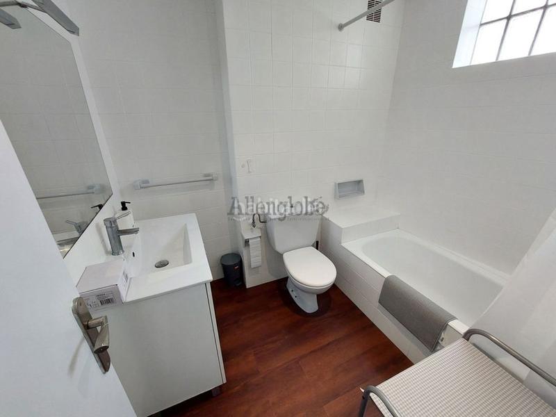 Foto 3bb4f595-7b60-4dbb-a96b-44ed1f49442d. Alquiler apartamento estudiantes postgrado ó mir. apartamento centrico . en Oviedo