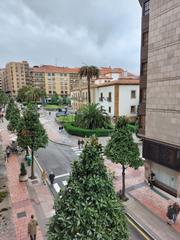 Pis en Parque San Francisco - Ura. Pisazo en la zona noble de oviedo en venta o alquiler, cinco dor