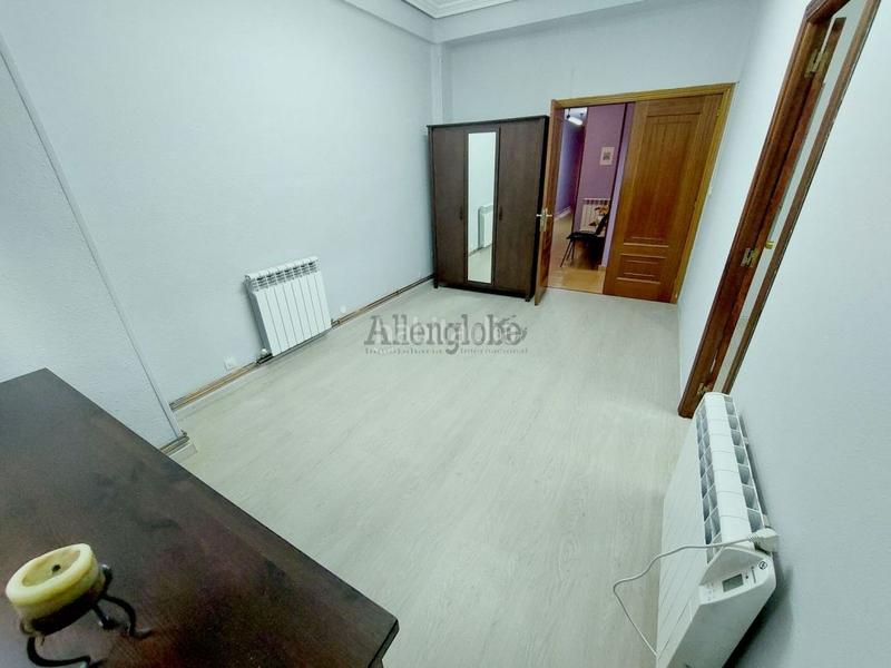 Foto 25d496bf-1e04-4862-94ec-87dd7a9427df. Appartamento con riscaldamento in Parque San Francisco - Uría Oviedo
