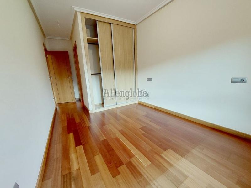 Foto 35ddc188-e190-4c6e-9569-c01cc67a1893. Appartamento con riscaldamento parcheggio in Huca - La Cadellada Oviedo