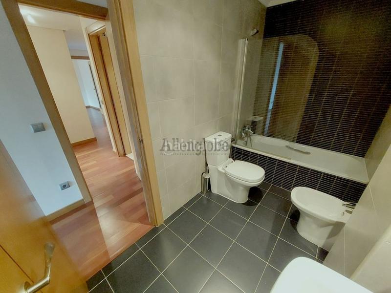 Foto acad8e0e-2e80-4fab-ad26-973739b3765a. Appartamento con riscaldamento parcheggio in Huca - La Cadellada Oviedo