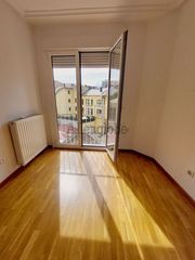 Rent Flat  Calle adelantado de la florida. Fantástica vivienda vacia de tres dormitorios, dos baños, gran g