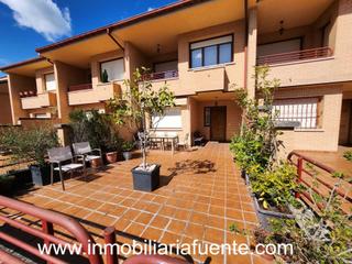 Casa en Valle de Mena. Bonito chalet adosado con jardin, terraza, txoko y garaje en val