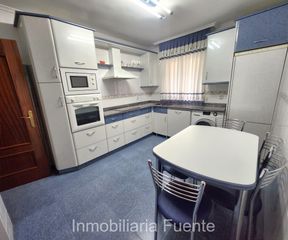 Appartamento in Zalla. Zalla, piso con ascensor y camarote en el centro