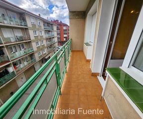 Flat in Zalla. Zalla, piso con ascensor y camarote en el centro