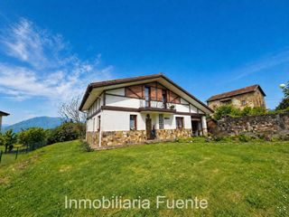 Casa in Sopuerta. Chalet con terreno en sopuerta