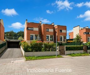 Maison jumelée à Sopuerta. Adosado con jardin, terraza, gran garaje y txoko en sopuerta. a