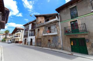 Casa adossada a Calle lehendakari aguirre 23. Casa a reformar en trucios