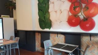 Local Comercial a Calle rafaela ybarra 2. Se vende gastro bar en funcionamiento con excelentes referencias
