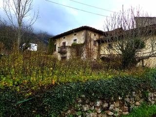 House  Calle sojo. Dos casas adosadas para reformar en valle de mena