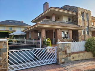 Casa adossada  Calle calle paco labiano. Impresionante chalet bifamiliar en castro urdiales