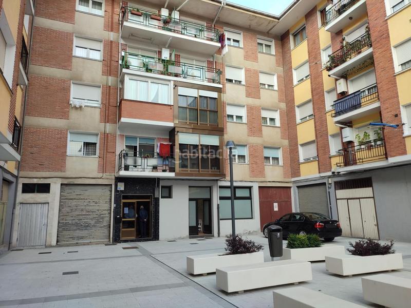 Foto 606c8f97-71e5-4776-bcfc-26f186399413. Lloguer local comercial a Zalla