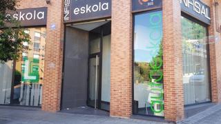 Local commercial  Calle calle zamacola. Se vende local autoescuela totalmente equipado