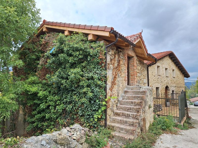 Foto 11a6c81e-9f27-4dc5-a67e-27859ef2f900. Casa adossada a Valle de Mena