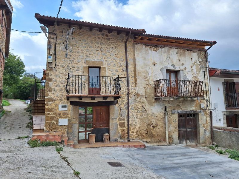 Foto d74969c3-29b2-456c-b0f6-3df7559fff2c. Casa adossada a Valle de Mena
