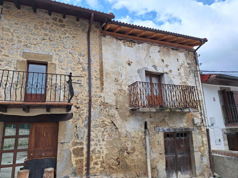 Foto ffa2bb1e-c6fb-413f-b370-7bff66151aa4. Casa adossada a Valle de Mena