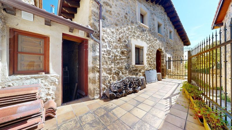 Foto ffde75a3-a72f-429f-b56e-5ac43411abd5. Casa adossada a Valle de Mena