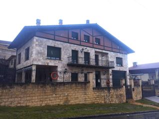 Chalet  Urbanizacion el egido. Chalet tipo caserio a 30 minutos de bilbao con piscina privada.