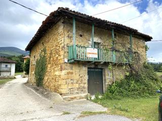 House in Valle de Mena. Casa de piedra de unos 300 metros cuadrados con terreno en sobre