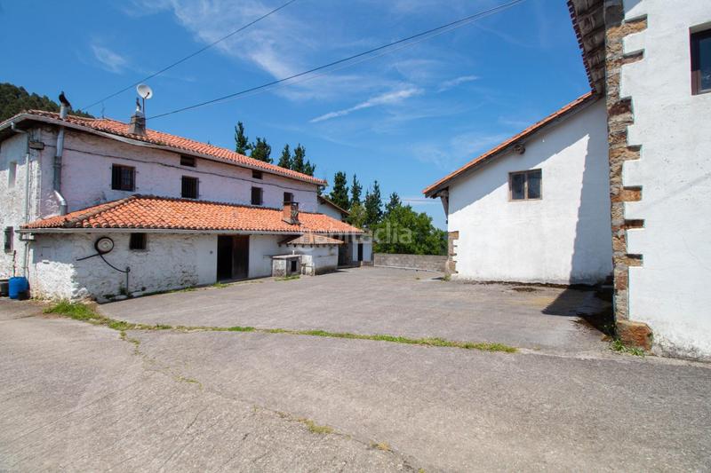 Foto fd661f28-e149-4f16-9a2d-39bd3505d92f. Casa baserri con 9.000 metos de terreno en Markina - Xemein