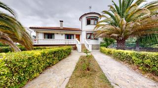 Chalet  Abad vitulo. Exclusiva vivienda de planta baja con torreón