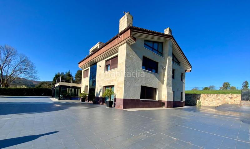 Foto 7e93c8a8-b96a-4423-9e49-92933cc02b71. Casa espectacular villa con piscina rodeada de naturaleza en Laukiz