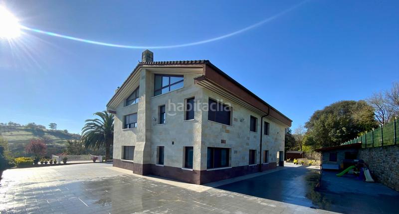 Foto cad6021d-d2c0-4885-845a-0752f77d644f. Casa espectacular villa con piscina rodeada de naturaleza en Laukiz