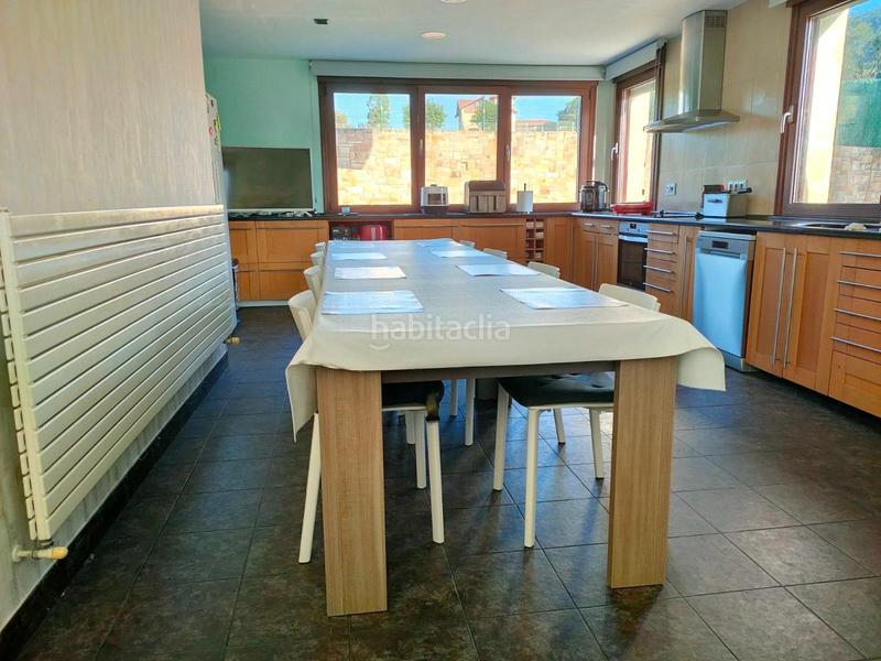 Foto ddefea41-f8cc-4a14-a8dd-c3d32d634d9c. Casa espectacular villa con piscina rodeada de naturaleza en Laukiz