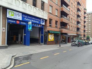 Parking coche en San Pedro de Deusto - La Ribera. Vendemos por separado tres amplias parcelas en el centro de deus