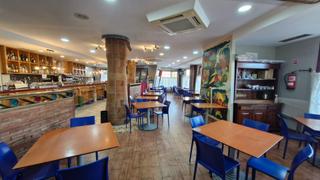 Local commercial à Derio. Oportunidad única bar restaurante con alto rendimiento en venta