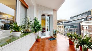 Pis  Calle gregorio de la revilla. Gran vivienda con terraza en indautxu