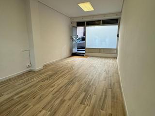 Local Comercial a Calle c. del cristo 20. Local listo para emprender