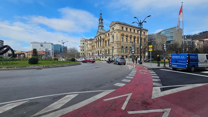 Foto 72562e56-3a7e-45cb-86cf-1221cd259883. Location local commercial dans calle c. del cristo 20 dans Bilbao