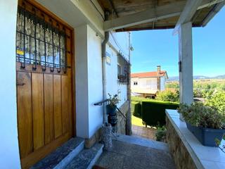Casa a Sondika. Encantadora casa en sondika  con jardín