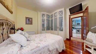 Piso  Calle cortes. Amplio piso con balcón en bilbao