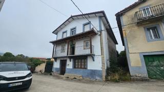 Casa  Calle la plazuela. Oportunidad casa con jardin!