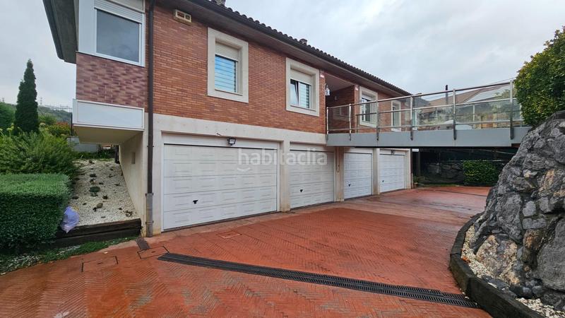 Foto 0010336b-3a7d-4c97-8401-6840af3f4341. Casa adossada amb calefacció aparcament a San Miguel Basauri