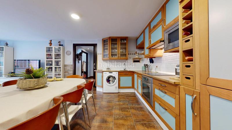 Foto 1d813d6a-274a-4a0a-95e8-698a2d7d8635. Casa adossada amb calefacció aparcament a San Miguel Basauri