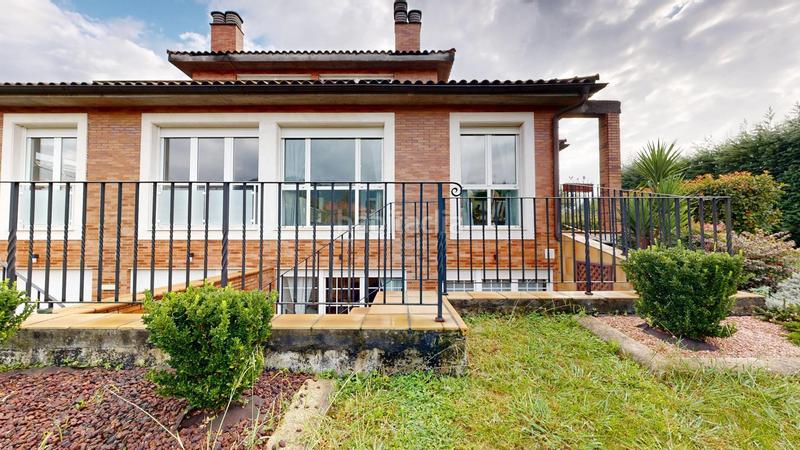 Foto 27cbb7e0-05ab-46ff-9902-2b9343122523. Casa adossada amb calefacció aparcament a San Miguel Basauri