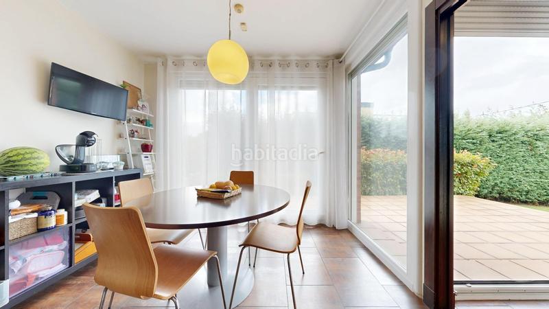 Foto 2a92f0c1-d14b-4d4a-adbb-e7a602c671e3. Casa adossada amb calefacció aparcament a San Miguel Basauri