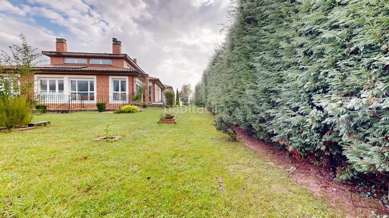 Foto 47e6a75e-dec4-4e74-9ea5-4bf7b8c47edb. Casa adossada amb calefacció aparcament a San Miguel Basauri