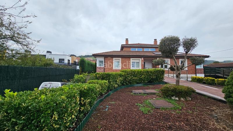 Foto e8d90004-0a23-4821-b7ca-09bff3dd340f. Casa adossada amb calefacció aparcament a San Miguel Basauri