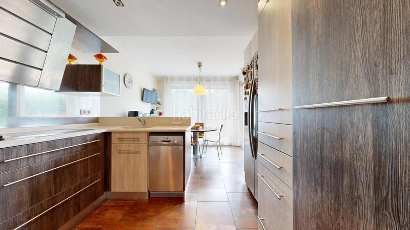 Foto eb8736e6-8bf8-45d9-987e-68f7d9581e21. Casa adossada amb calefacció aparcament a San Miguel Basauri