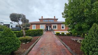 Casa adossada  Calle c. uriarte. Chalet bifamiliar en basauri